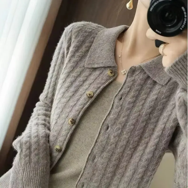 Autumn Winter New 2025 Long Sleeved knitt Cardigan Woman Fashion Zipper Lapel Casual knitting Sweater Jacket Female Knitwear Top
Autumn Winter New 2025 Long Sleeved knitt Cardigan Woman Fashion Zipper Lapel Casual knitting Sweater Jacket Female Knitwear Top