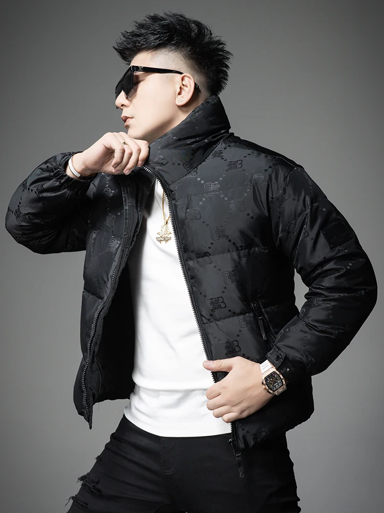 Мужская зимняя куртка-пуховик премиум-класса с вышивкой, воротником-стойкой, теплая, с наполнителем из белого утиного пуха, модная молодежная модель
Мужская зимняя куртка-пуховик премиум-класса с вышивкой, воротником-стойкой, теплая, с наполнителем из белого утиного пуха, модная молодежная модель