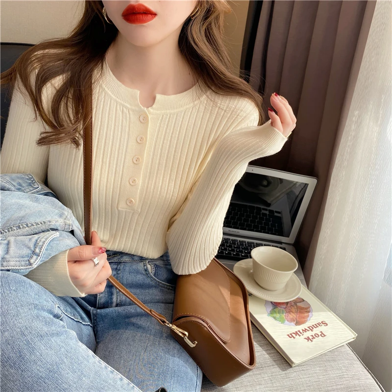 Autumn New Button Decoration O-neck Knitted Pullovers Sweet Solid Color Long Sleeve Sweater for Women Elegant Sueter Mujer 31190
Autumn New Button Decoration O-neck Knitted Pullovers Sweet Solid Color Long Sleeve Sweater for Women Elegant Sueter Mujer 31190