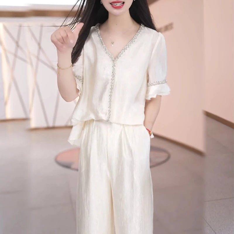 2025 summer hot selling slimming V-neck top casual pants two-piece set women temperament design sense commute set
2025 summer hot selling slimming V-neck top casual pants two-piece set women temperament design sense commute set