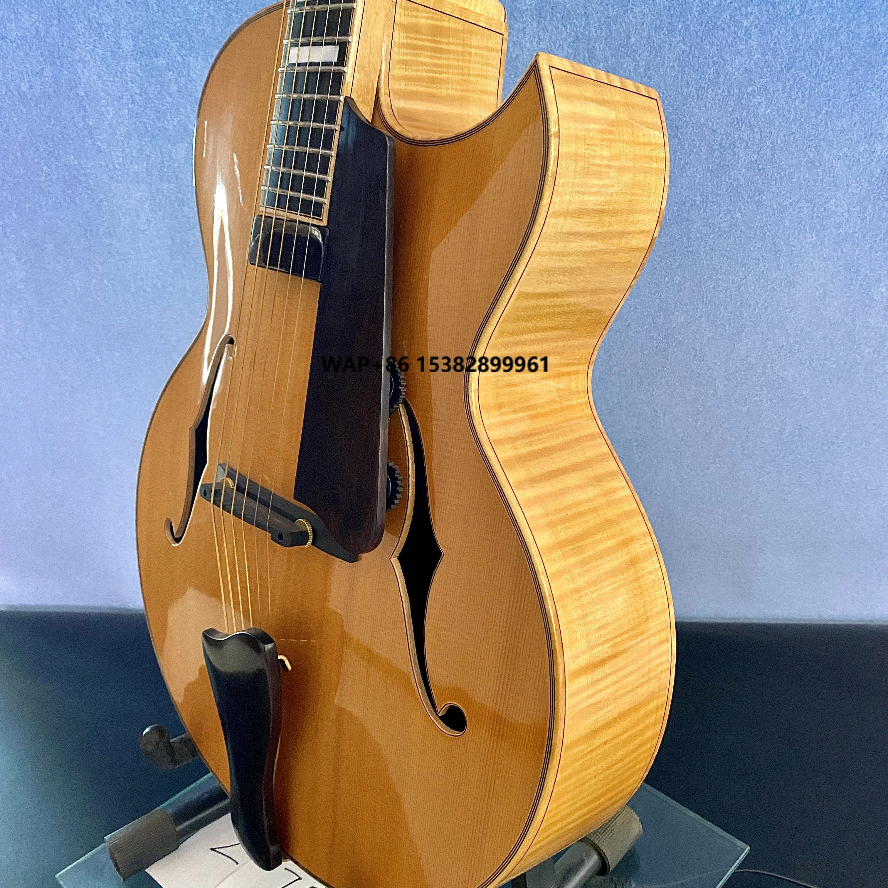 Yunzhi Luthier Handcrafted 16\" Jazz Guitar Flamed Maple Hollow Body Original Colour Spruce Top/ Ebony Original Flamed Maple
Yunzhi Luthier Handcrafted 16\" Jazz Guitar Flamed Maple Hollow Body Original Colour Spruce Top/ Ebony Original Flamed Maple