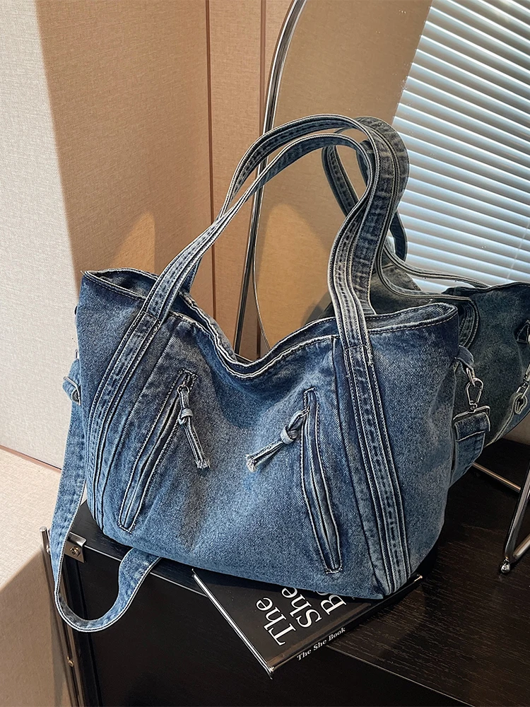 Trendy Denim Shoulder Bag Large Capacity Commuter Women's Tote Bag Casual Style Zipper Closure Soft Handbag for Daily Use
Trendy Denim Shoulder Bag Large Capacity Commuter Women's Tote Bag Casual Style Zipper Closure Soft Handbag for Daily Use