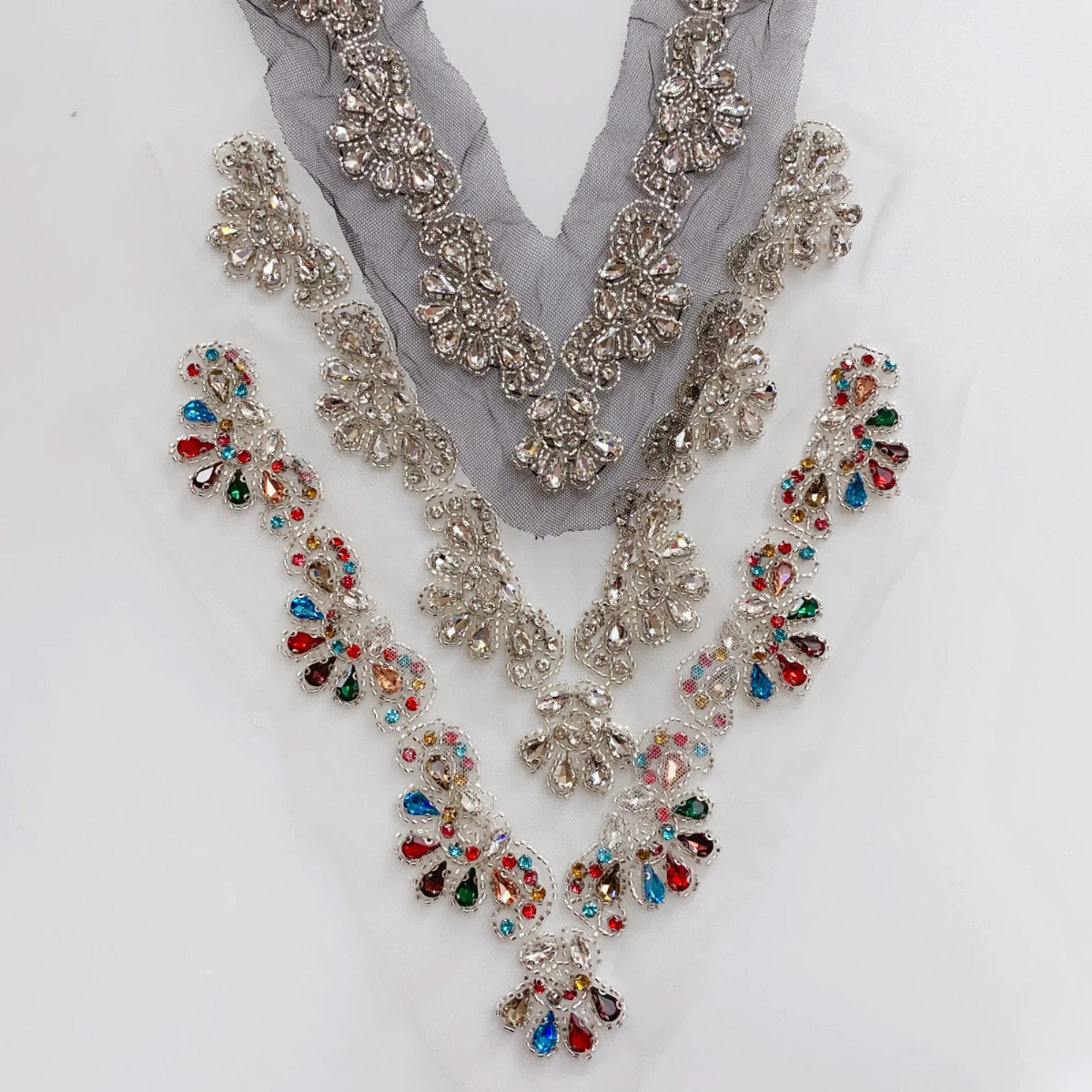 1PCS Silver Seed Beads with Teardrop And Sparkling Rhinestones Hand-Sewn DIY Wedding Dress Neckline Decoration Materials
1PCS Silver Seed Beads with Teardrop And Sparkling Rhinestones Hand-Sewn DIY Wedding Dress Neckline Decoration Materials
