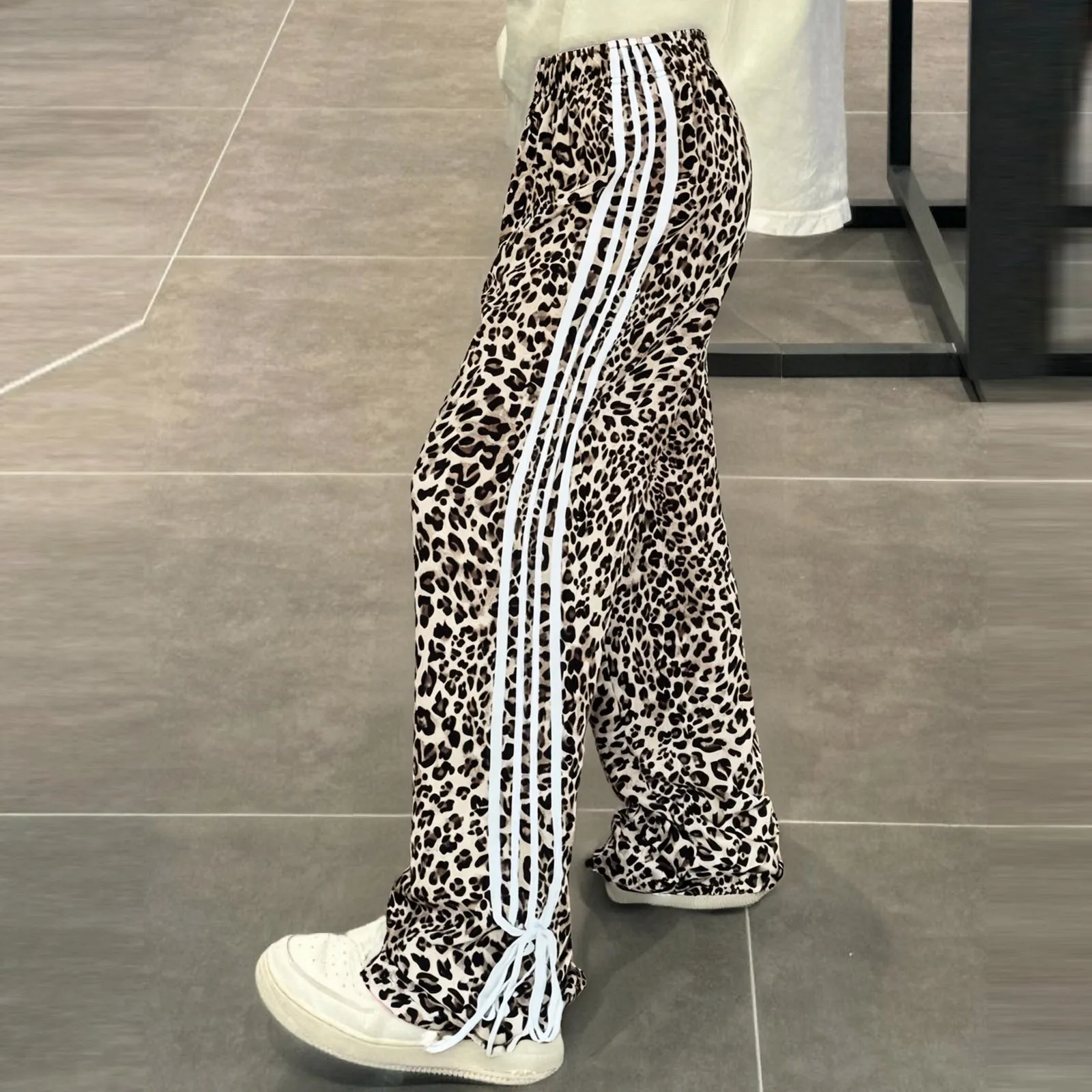Y2k Street Leopard Pant Women High Waist Patchwork Striped Feamle Wide Leg Pants 2025 Summer Fashion Loose Print Lady Trousers
Y2k Street Leopard Pant Women High Waist Patchwork Striped Feamle Wide Leg Pants 2025 Summer Fashion Loose Print Lady Trousers