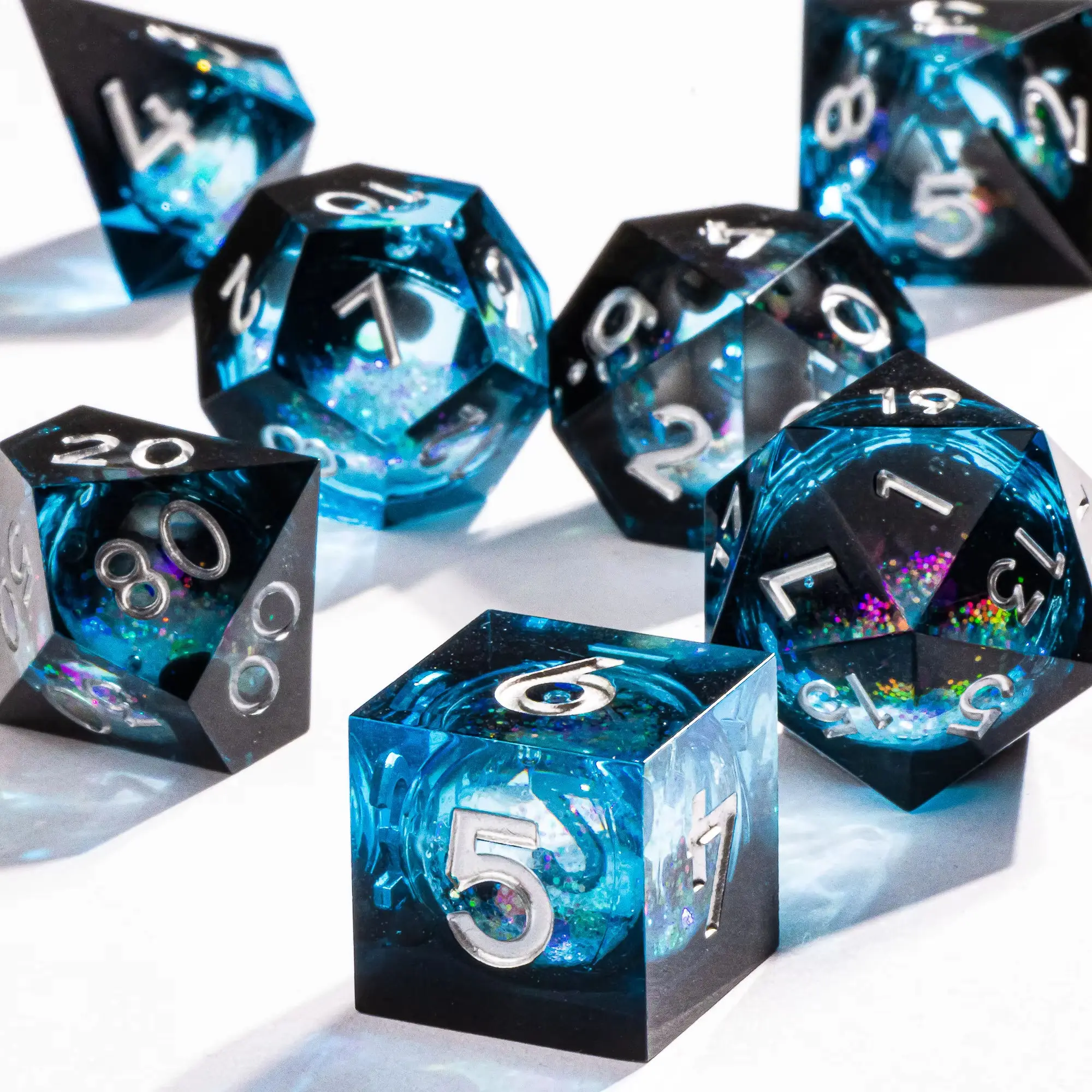 Набор кубиков из полимерной смолы для настольных игр Dungeons & Dragons (D&D) и Call of Cthulhu (COC) с эффектом зыбучих песков и рыбьим декором, 20-гранные, с жидким сердечником
Набор кубиков из полимерной смолы для настольных игр Dungeons & Dragons (D&D) и Call of Cthulhu (COC) с эффектом зыбучих песков и рыбьим декором, 20-гранные, с жидким сердечником