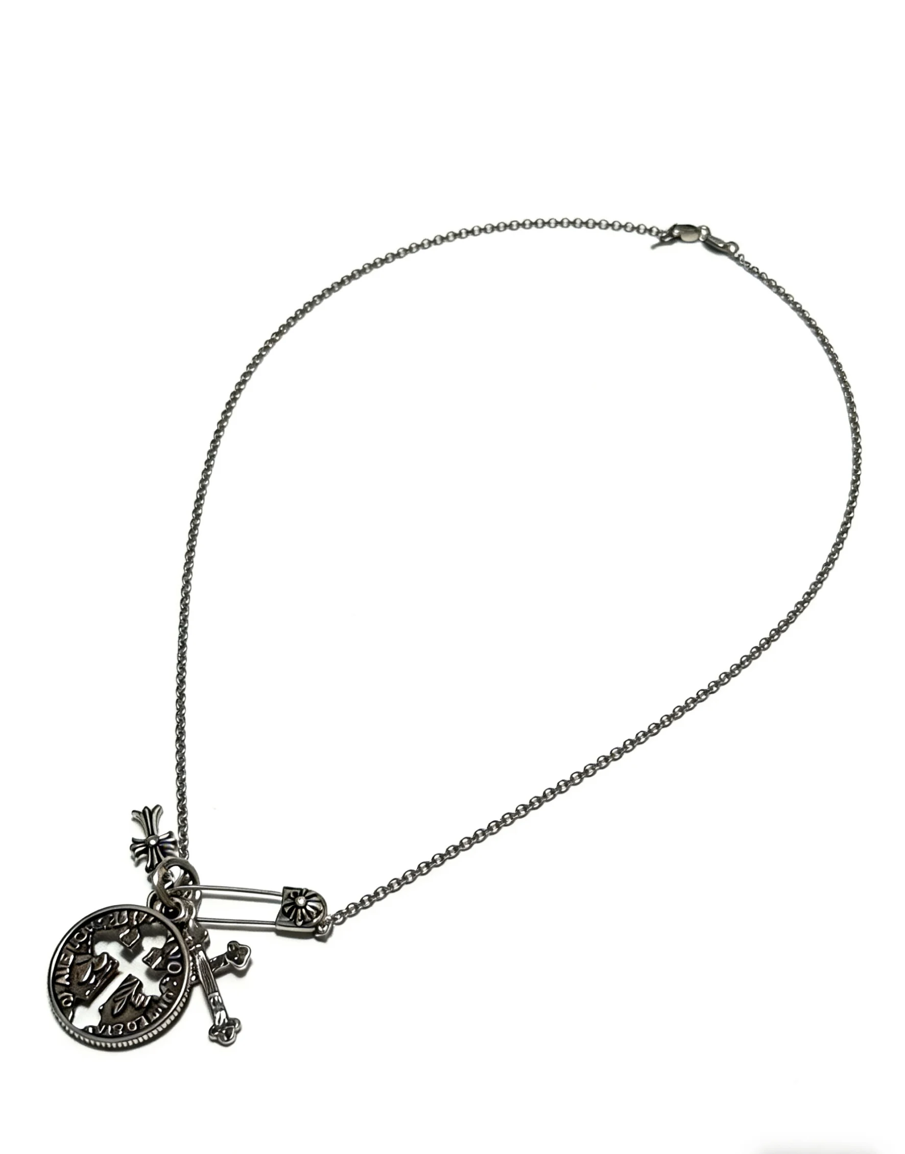 S925 sterling silver pin round brand retro old charm cross pendant necklace light luxury high-end CH jewelry
S925 sterling silver pin round brand retro old charm cross pendant necklace light luxury high-end CH jewelry