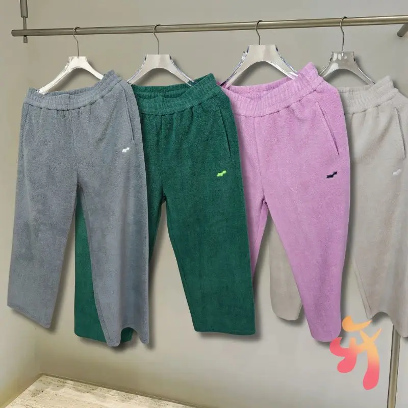 New Winter Skylrk Pants High Quality Heavy Particle Fleece Loose Elastic Waist Trousers American Street Men Women Sweatpants
New Winter Skylrk Pants High Quality Heavy Particle Fleece Loose Elastic Waist Trousers American Street Men Women Sweatpants