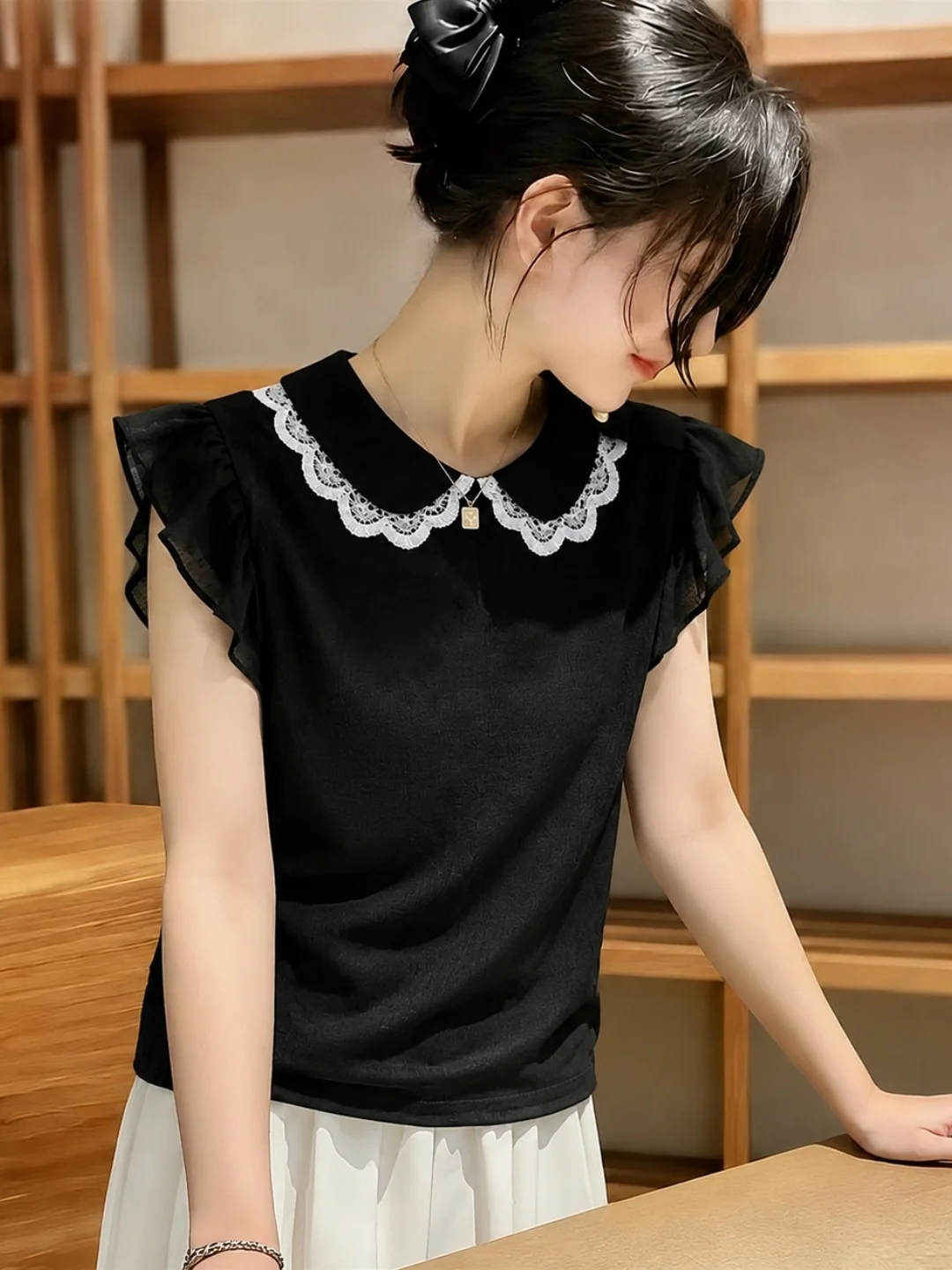 Elegant Lace Patchwork Turn-down Collar Shirt 2026 Summer Fashionable Short Sleeve Silk Top Korean Style Straight Cut
Elegant Lace Patchwork Turn-down Collar Shirt 2026 Summer Fashionable Short Sleeve Silk Top Korean Style Straight Cut