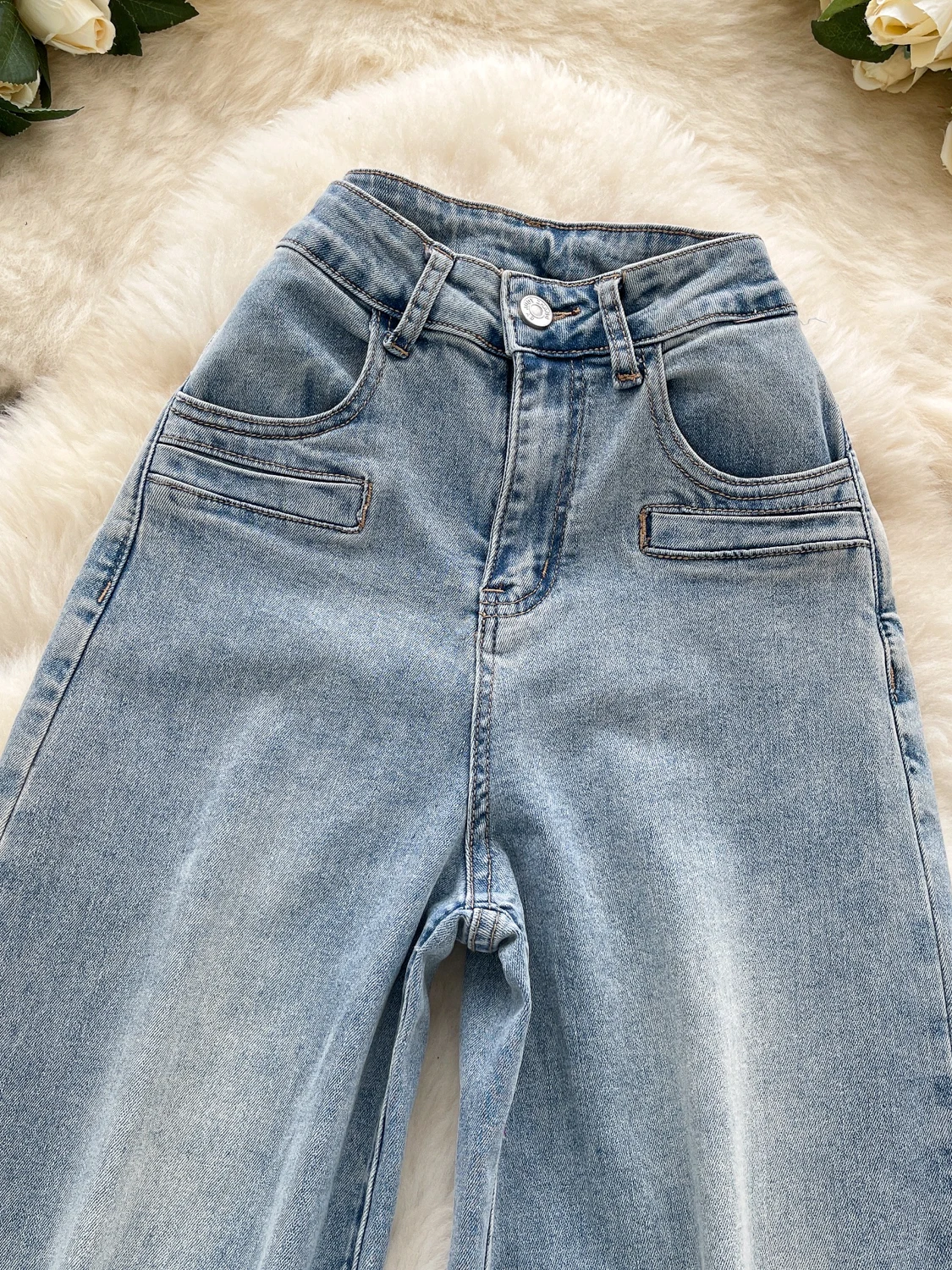 Korean Faion High Waist Wide Leg Jeans Casual Summer Slimming Straight Cut Nine Point Pants ket Design Versatile Women's...
Korean Faion High Waist Wide Leg Jeans Casual Summer Slimming Straight Cut Nine Point Pants ket Design Versatile Women's...