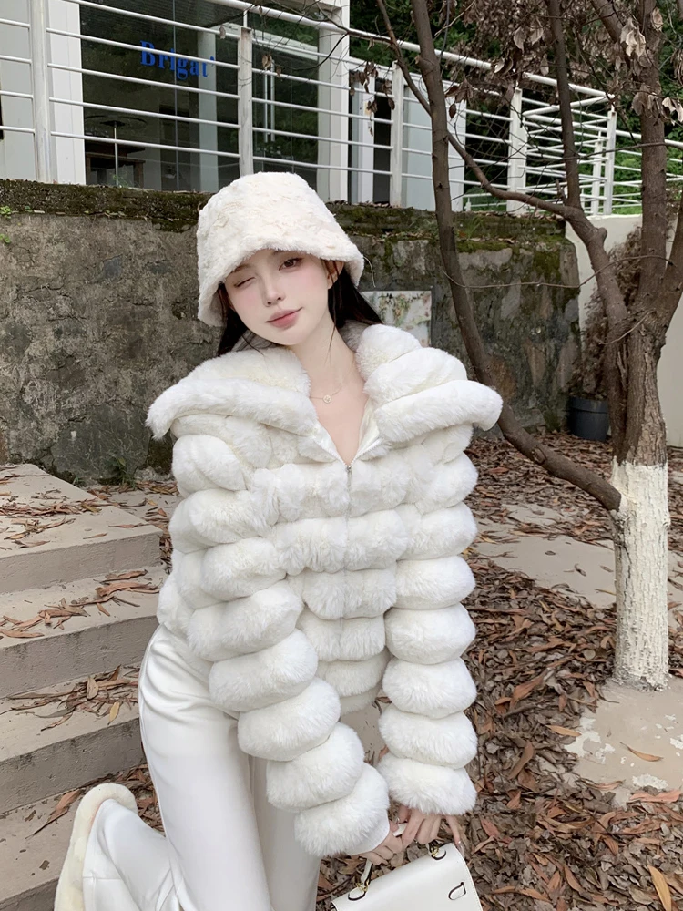 2024 Women Zipper Solid Plush Faux Fur Jacket Winter New Korean Temperament Simplicity Casual Advanced Sense Warm Short Coat
2024 Women Zipper Solid Plush Faux Fur Jacket Winter New Korean Temperament Simplicity Casual Advanced Sense Warm Short Coat
