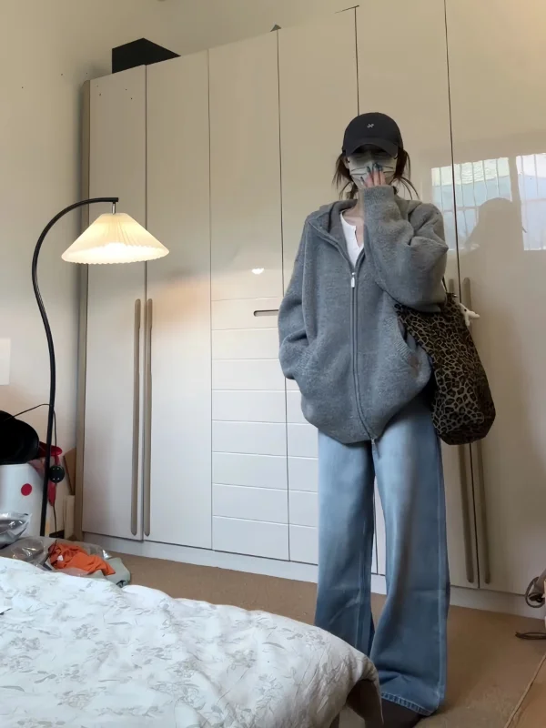 Вязаный кардиган-худи больших размеров для женщин: свободный крой, осенне-зимний, в стиле lazy fashion, универсальная верхняя одежда в корейском стиле, с длинными рукавами
Вязаный кардиган-худи больших размеров для женщин: свободный крой, осенне-зимний, в стиле lazy fashion, универсальная верхняя одежда в корейском стиле, с длинными рукавами