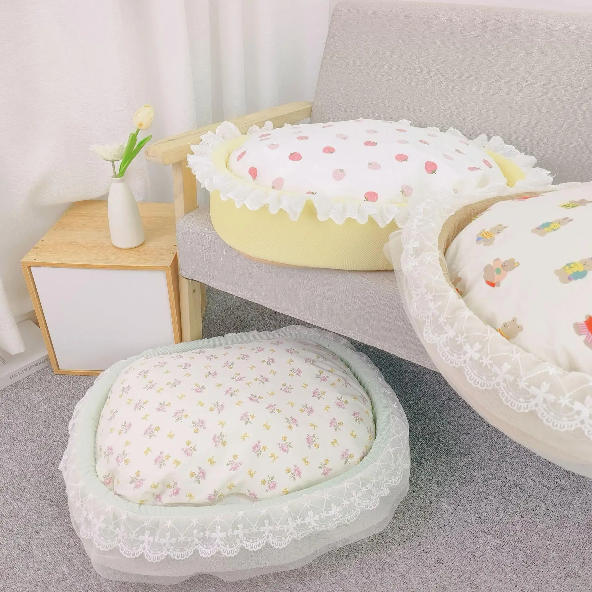 Thickened Lace Pet Bed Warm All Seasons for Small to Medium Dogs Cats Couch Cozy Nest Dog Bed with Edging Year round Use
Thickened Lace Pet Bed Warm All Seasons for Small to Medium Dogs Cats Couch Cozy Nest Dog Bed with Edging Year round Use