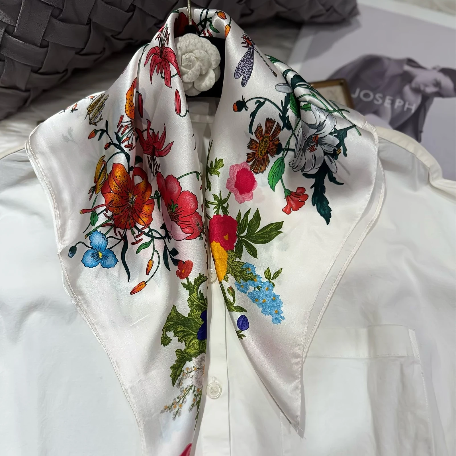 BYSIFA| Elegant White Floral Silk Square Scarves Headscarf Fashion 100% Pure Silk Neck Scarf for Hair Purse Silk Scarf 53cm
BYSIFA| Elegant White Floral Silk Square Scarves Headscarf Fashion 100% Pure Silk Neck Scarf for Hair Purse Silk Scarf 53cm