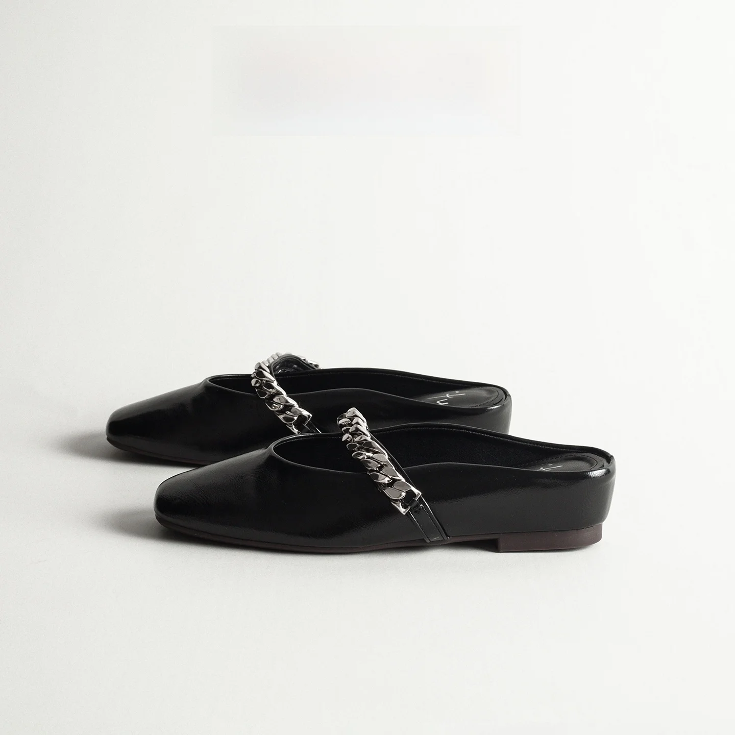 Women's Leather Half Slippers Indoor Outdoor Wear Spring Summer Fashion High Insole Slip-On Cool Slippers Mule Shoes
Women's Leather Half Slippers Indoor Outdoor Wear Spring Summer Fashion High Insole Slip-On Cool Slippers Mule Shoes