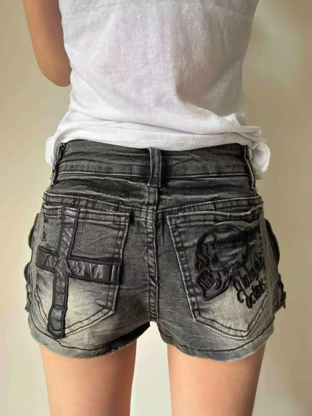 Summer Women's American Retro Workwear Denim Shorts Y2K Harajuku 2000s Fashion Denim Punk High Street Slim Casual Hot Pants
Summer Women's American Retro Workwear Denim Shorts Y2K Harajuku 2000s Fashion Denim Punk High Street Slim Casual Hot Pants
