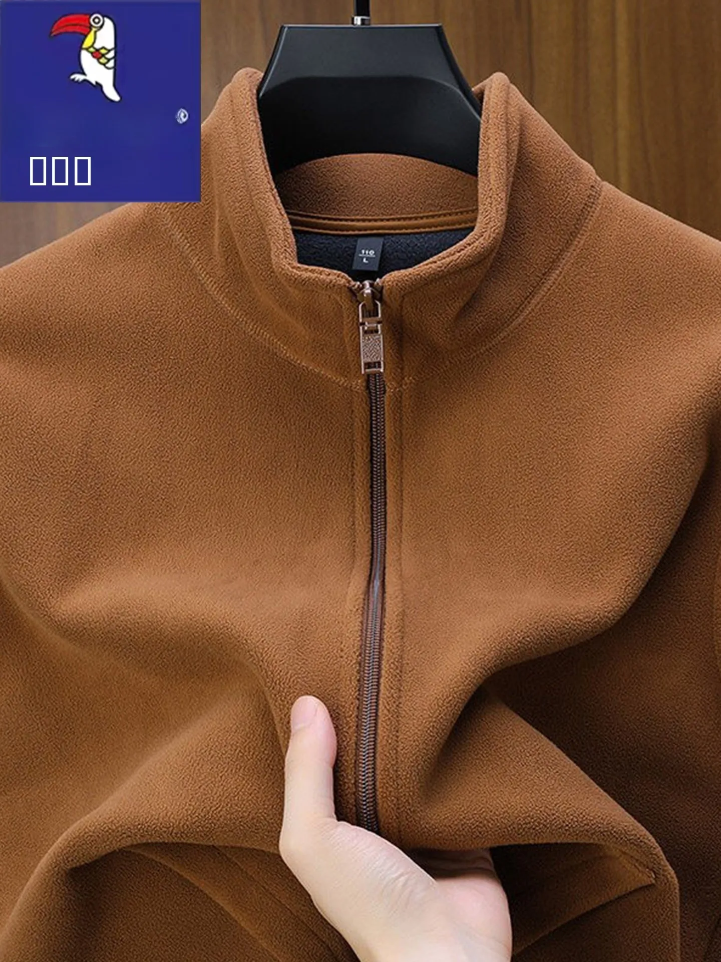 Мужской утепленный жилет TUCANO с воротником-стойкой на молнии, двусторонний, из начесанного полиэстера, зимний, модный, городской стиль
Мужской утепленный жилет TUCANO с воротником-стойкой на молнии, двусторонний, из начесанного полиэстера, зимний, модный, городской стиль