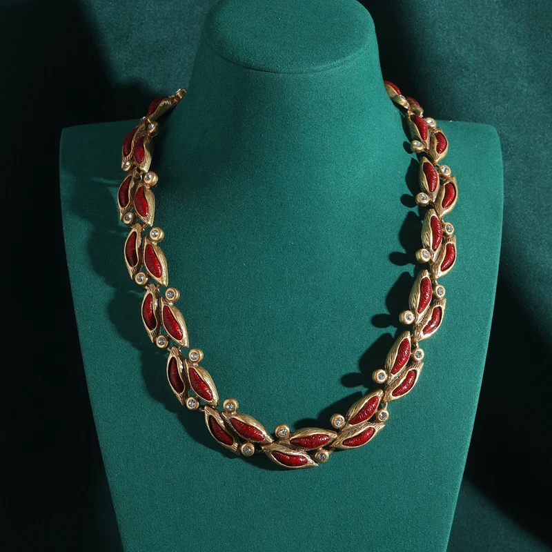 Vintage Jewelry Chokers Gothic Style Red Coral Necklace for Women Antique Gold Color Chain Luxury Retro Outfits Accessories New
Vintage Jewelry Chokers Gothic Style Red Coral Necklace for Women Antique Gold Color Chain Luxury Retro Outfits Accessories New