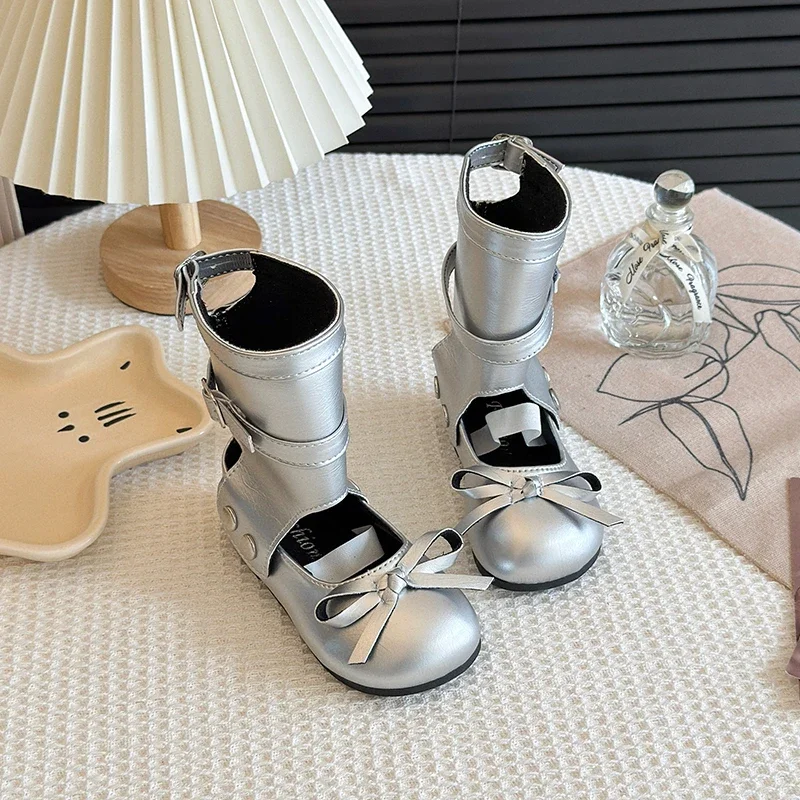 2025 г., детская повседневная обувь для девочек, осенние новые модные нескользящие универсальные ботинки принцессы до середины икры в корейском стиле с мягкой подошвой 
2025 г., детская повседневная обувь для девочек, осенние новые модные нескользящие универсальные ботинки принцессы до середины икры в корейском стиле с мягкой подошвой