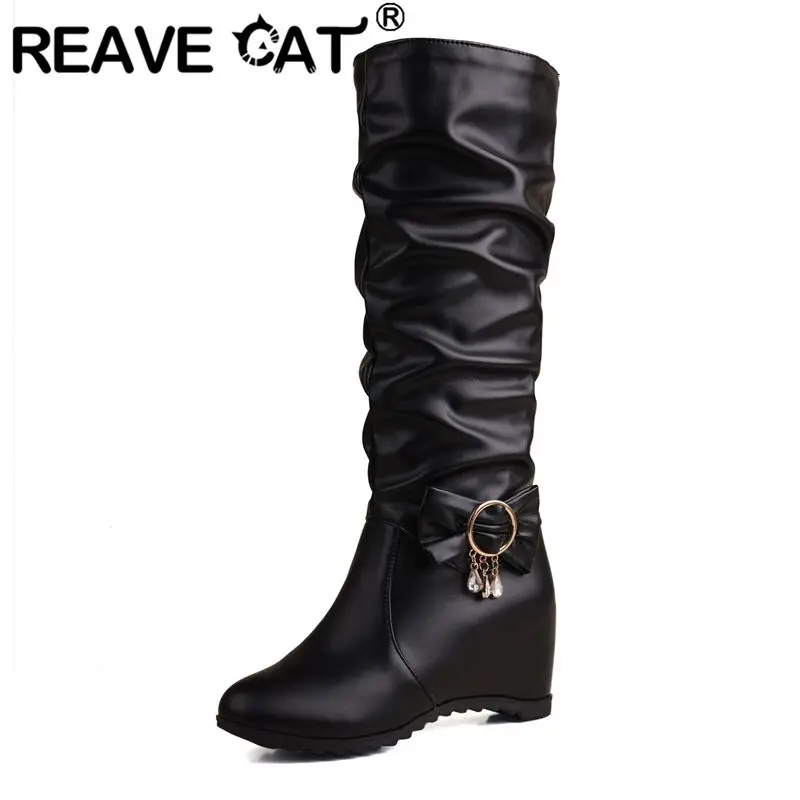 REAVE CAT Девушки Плиссированные сапоги до колена с круглым носком на увеличенном каблуке 10 см без шнуровки с бантом и металлическим декором Большой размер 42 43 Sweet Dating Bota
REAVE CAT Девушки Плиссированные сапоги до колена с круглым носком на увеличенном каблуке 10 см без шнуровки с бантом и металлическим декором Большой размер 42 43 Sweet Dating Bota