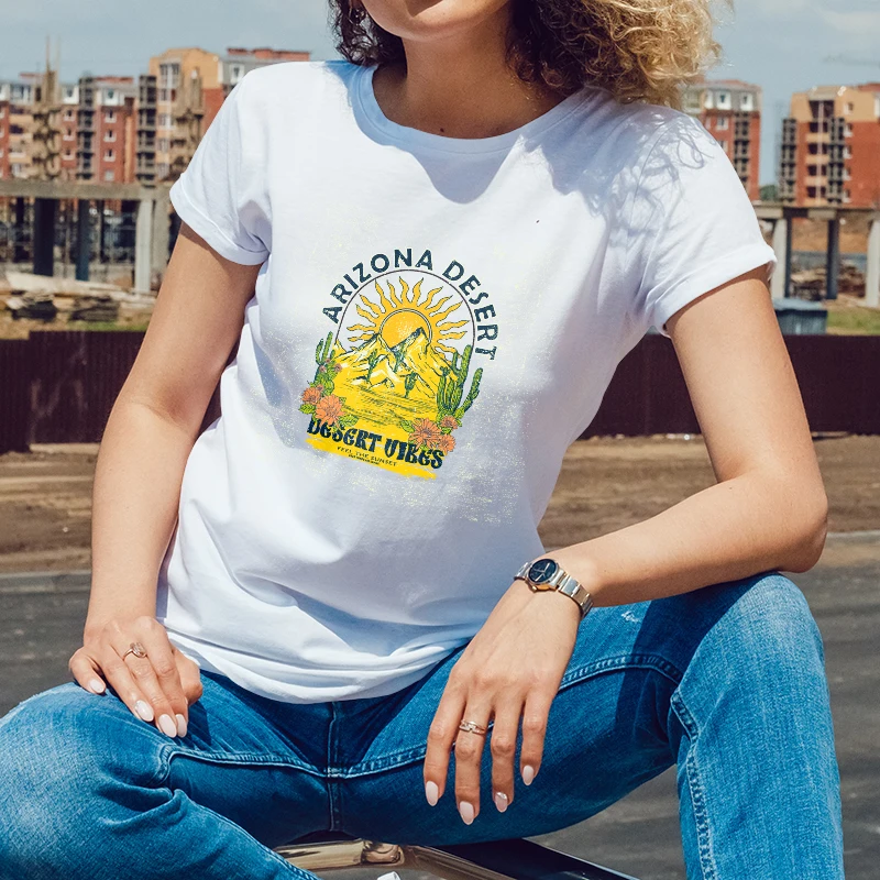 Женская хлопковая белая футболка с короткими рукавамиArizonaDesertVibesPrintforOutdoorDesertthemedOutingsYoungWomenwithaBohemianAdventurousStyle
Женская хлопковая белая футболка с короткими рукавамиArizonaDesertVibesPrintforOutdoorDesertthemedOutingsYoungWomenwithaBohemianAdventurousStyle