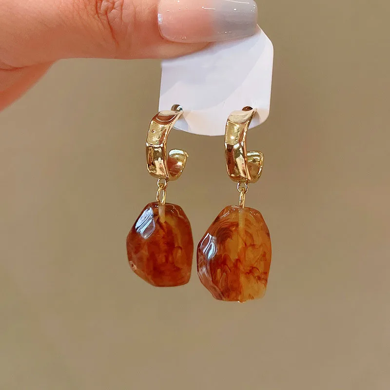 Vintage Brown Resin Drop Earrings for Women Gold Color C- Shaped Geometric Teardrop Earrings Dangle Party Jewelry Gifts
Vintage Brown Resin Drop Earrings for Women Gold Color C- Shaped Geometric Teardrop Earrings Dangle Party Jewelry Gifts