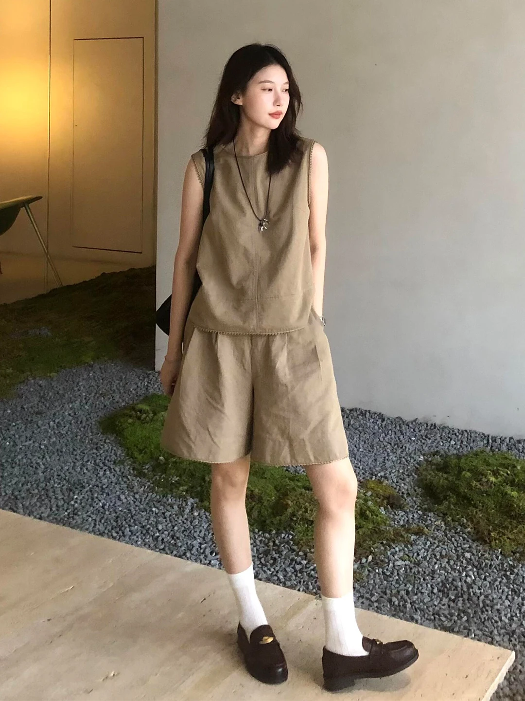 Casual Sportswear Set Women Summer 2026 New Retro Khaki round Neck Sleeveless Top Shorts Two Piece Set Fashionable Versatile
Casual Sportswear Set Women Summer 2026 New Retro Khaki round Neck Sleeveless Top Shorts Two Piece Set Fashionable Versatile