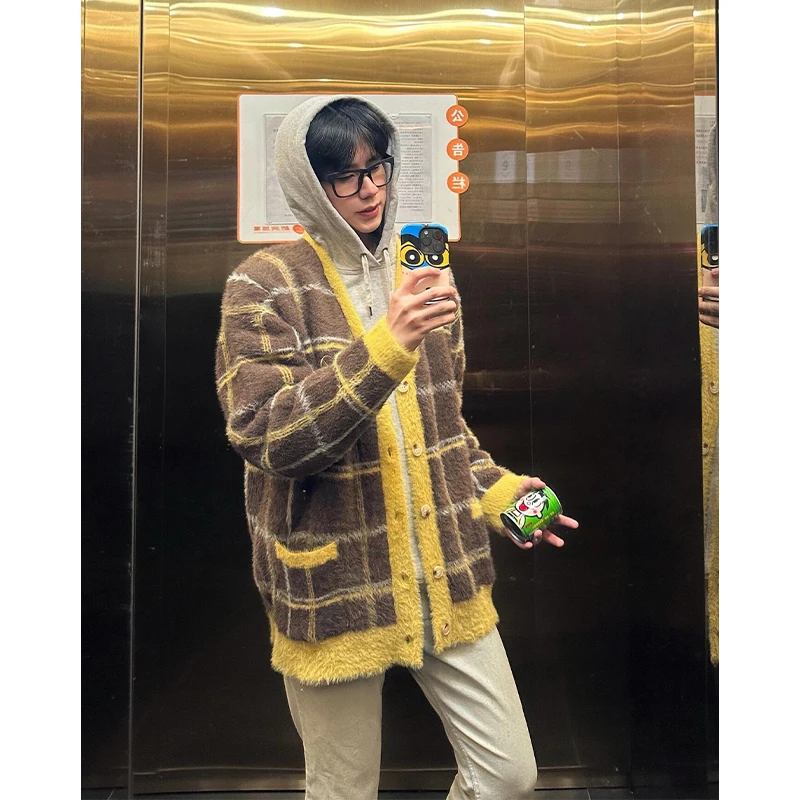 Men's V-ne Knitwear Cardigan Fake Fur Striped Color Blo Autumn Winter Faionable Casual Long Sve Outerwear
Men's V-ne Knitwear Cardigan Fake Fur Striped Color Blo Autumn Winter Faionable Casual Long Sve Outerwear