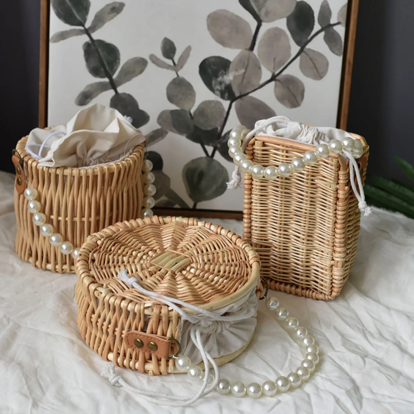 Rattan Woven Square And Round Bag, Retro Artificial Pearl Handbag, Rattan Basket For Women Beach Wedding Decor Flower Basket
Rattan Woven Square And Round Bag, Retro Artificial Pearl Handbag, Rattan Basket For Women Beach Wedding Decor Flower Basket