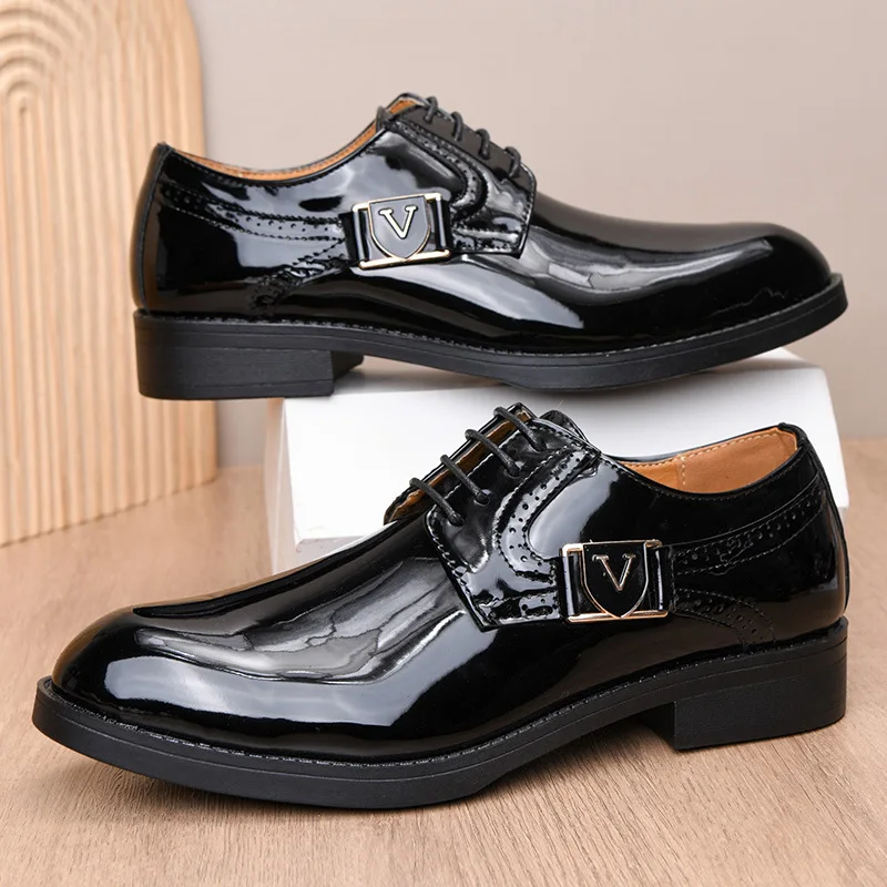 2025 New men's leather shoes, British business formal wear, patent leather, large size, trendy and versatile men's shoes
2025 New men's leather shoes, British business formal wear, patent leather, large size, trendy and versatile men's shoes