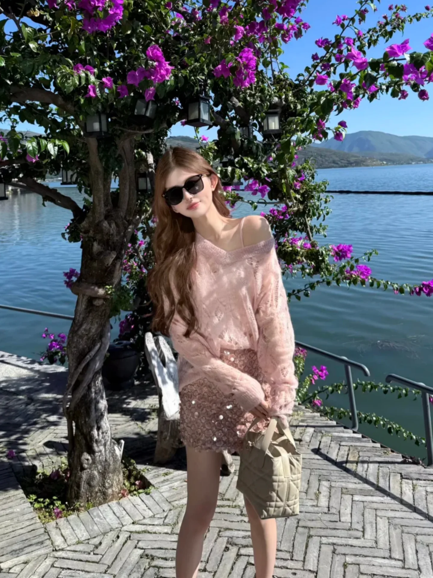 Chic Loose Women's Set Age-Defying Sequin Skirt And Top Two-Piece Ensemble Early Autumn New Style Korean Fashion
Chic Loose Women's Set Age-Defying Sequin Skirt And Top Two-Piece Ensemble Early Autumn New Style Korean Fashion