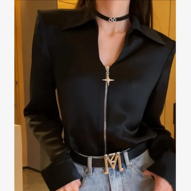 Black Shirt Women's V-neck Zipper Top French Temperament High-end Sexy Hot Girl Fashionable Niche Design Shirt
Black Shirt Women's V-neck Zipper Top French Temperament High-end Sexy Hot Girl Fashionable Niche Design Shirt