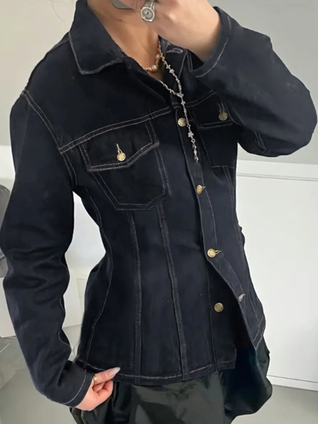 Американские ретро потертые джинсовые рубашки женские осенние новые однобортные джинсовые куртки с тонкой талией женские повседневные пальто с лацканами топы 
Американские ретро потертые джинсовые рубашки женские осенние новые однобортные джинсовые куртки с тонкой талией женские повседневные пальто с лацканами топы