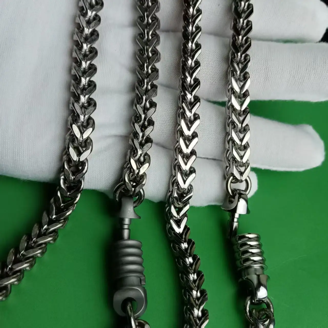 Двустороннее ожерелье-цепочка из чистого титана 7,0 мм для мужчин и женщин — антимагнитное, антикоррозийное, гипоаллергенное, прочное для повседневного ношения
Двустороннее ожерелье-цепочка из чистого титана 7,0 мм для мужчин и женщин — антимагнитное, антикоррозийное, гипоаллергенное, прочное для повседневного ношения