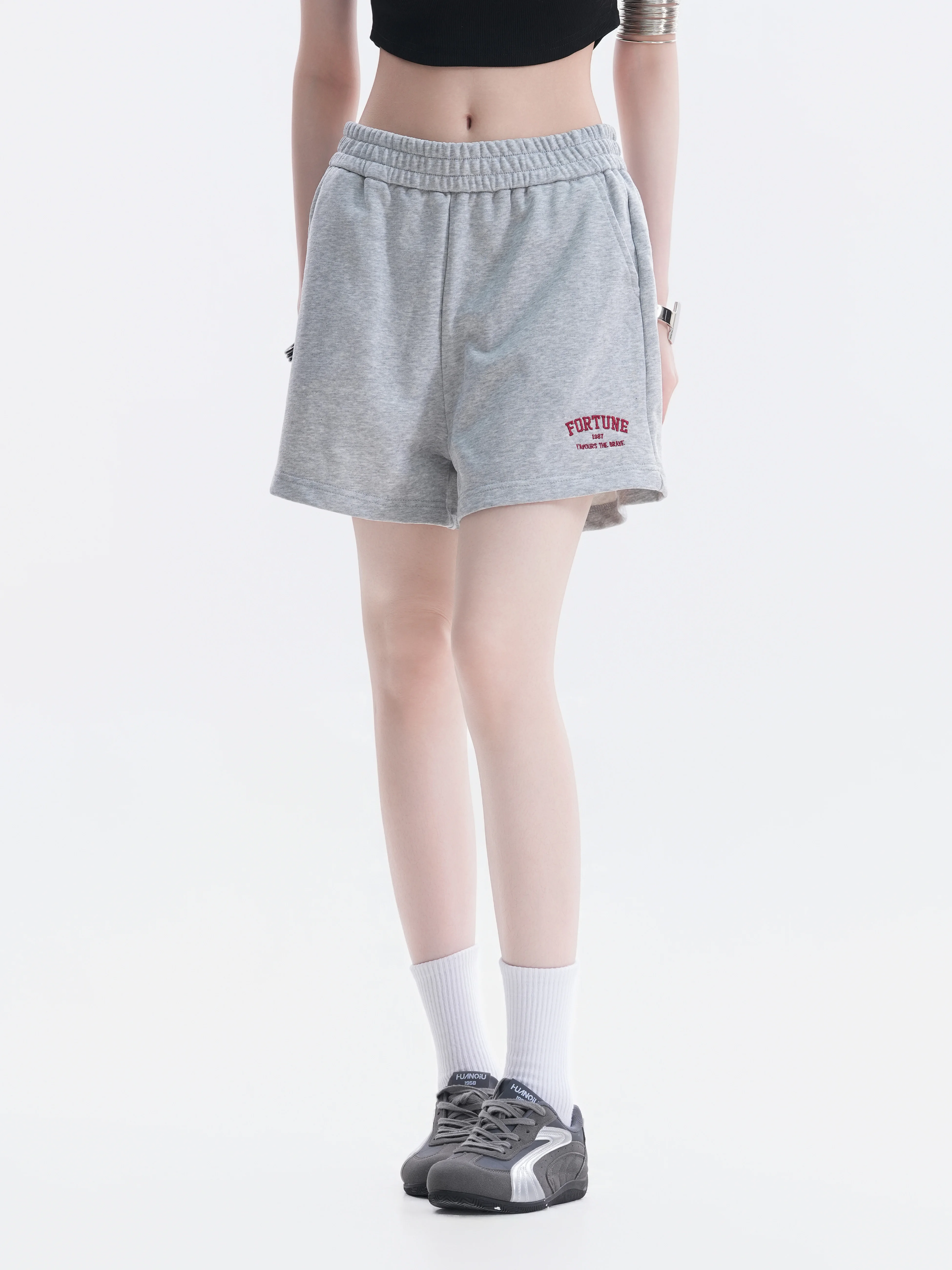 Retro American Embroidered Wide Leg Short Pants Women's Summer New Loose Fit Casual Trousers Street Style Natural Waist Elast...
Retro American Embroidered Wide Leg Short Pants Women's Summer New Loose Fit Casual Trousers Street Style Natural Waist Elast...