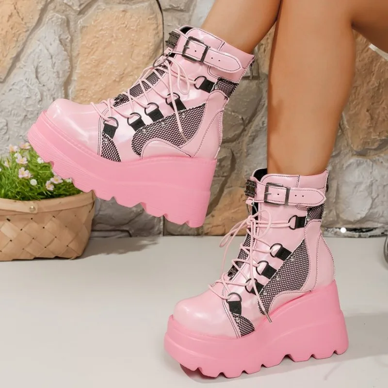 Розовые ботинки больших размеров на платформе. Модные женские короткие ботинки.
Розовые ботинки больших размеров на платформе. Модные женские короткие ботинки.
