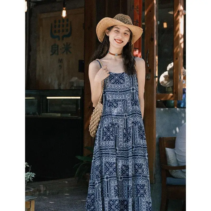 Retro Printed Camisole Dress for Women, Loose Fitting and Slimming Casual Sleeveless Dress
Retro Printed Camisole Dress for Women, Loose Fitting and Slimming Casual Sleeveless Dress
