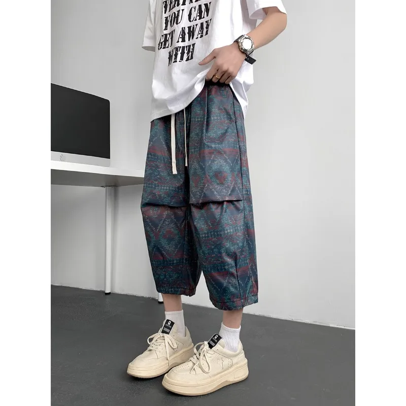 Men Vintage Ethnic Print Cropped Harem Pants Loose Drawstring Elastic Waist Capri Trousers Streetwear Baggy 7/8 Jogger Pants
Men Vintage Ethnic Print Cropped Harem Pants Loose Drawstring Elastic Waist Capri Trousers Streetwear Baggy 7/8 Jogger Pants