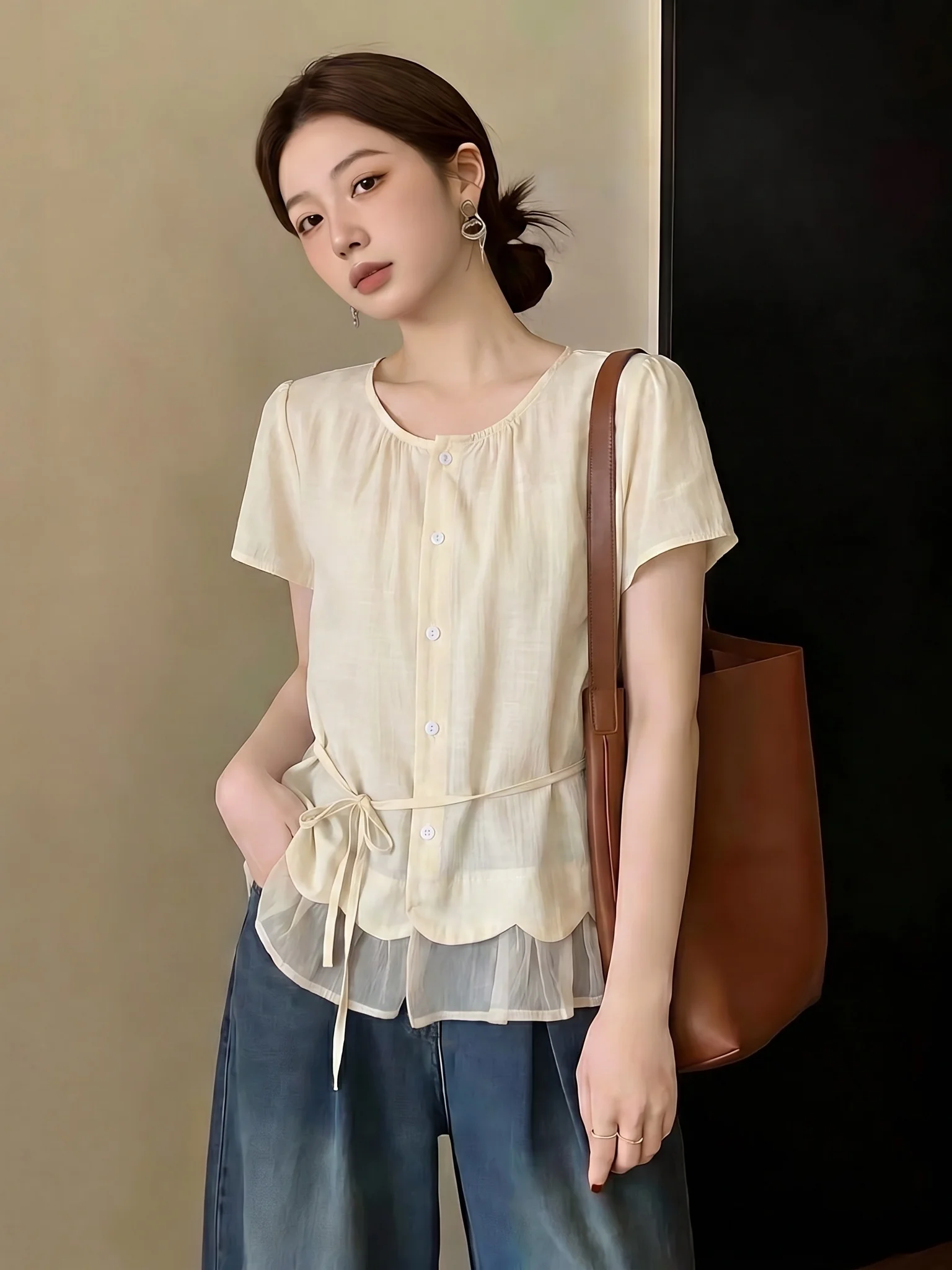 Chic Short Sleeve Shirt Women's plus Size Doll Shirt Belted Waist Top Korean Style Commute Wind Loose Fit round Neck Open Car...
Chic Short Sleeve Shirt Women's plus Size Doll Shirt Belted Waist Top Korean Style Commute Wind Loose Fit round Neck Open Car...