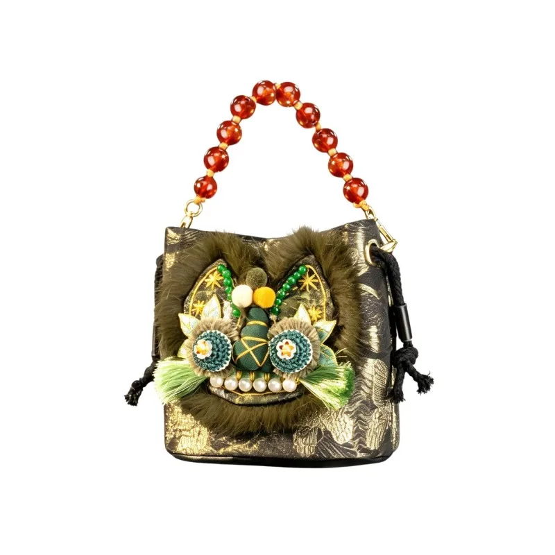 Summer New Real Rabbit Hair Tiger Head Blue Eye Bucket Bag National Style Embroidery Messenger Bag with Hanfu Mobile Phone Bag
Summer New Real Rabbit Hair Tiger Head Blue Eye Bucket Bag National Style Embroidery Messenger Bag with Hanfu Mobile Phone Bag