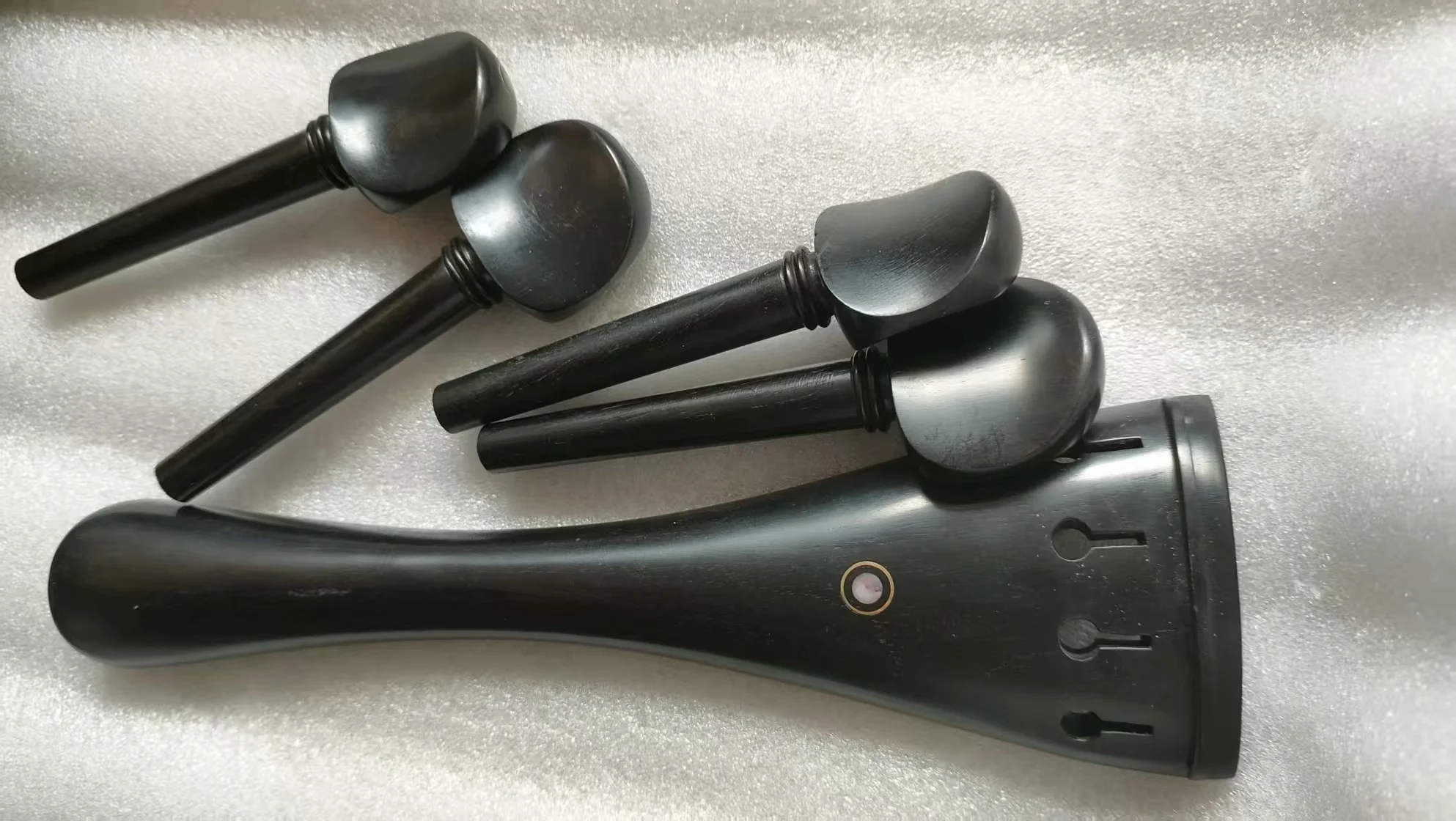 1 Set Black Ebony Cello Parts Including Cello Tailpiece and 4 Pcs Cello Pegs 4/4
1 Set Black Ebony Cello Parts Including Cello Tailpiece and 4 Pcs Cello Pegs 4/4