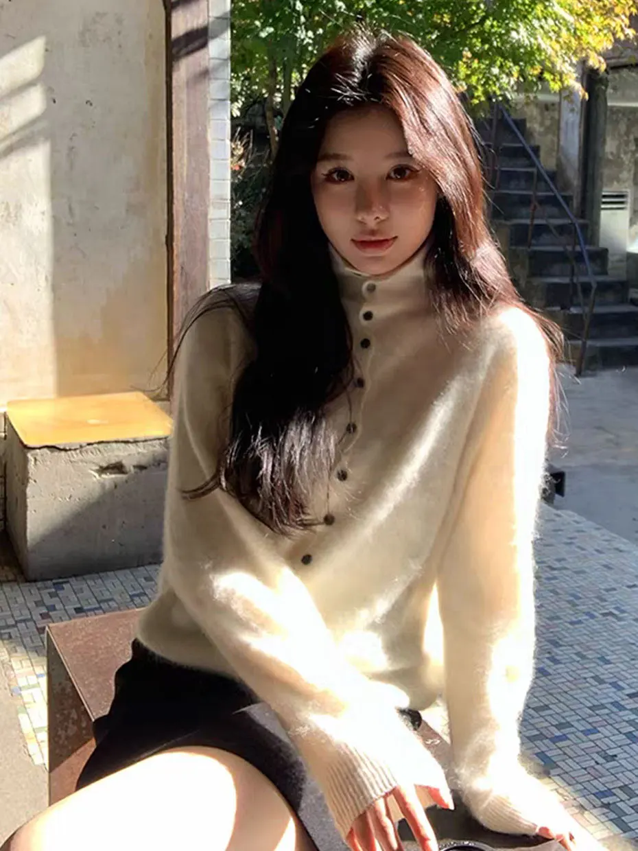 Women's Thickened Half-High Collar Knitted Sweater Inner Wear Fleece Pulling Fashionable Mid-Neck Base Layer Winter Top
Women's Thickened Half-High Collar Knitted Sweater Inner Wear Fleece Pulling Fashionable Mid-Neck Base Layer Winter Top