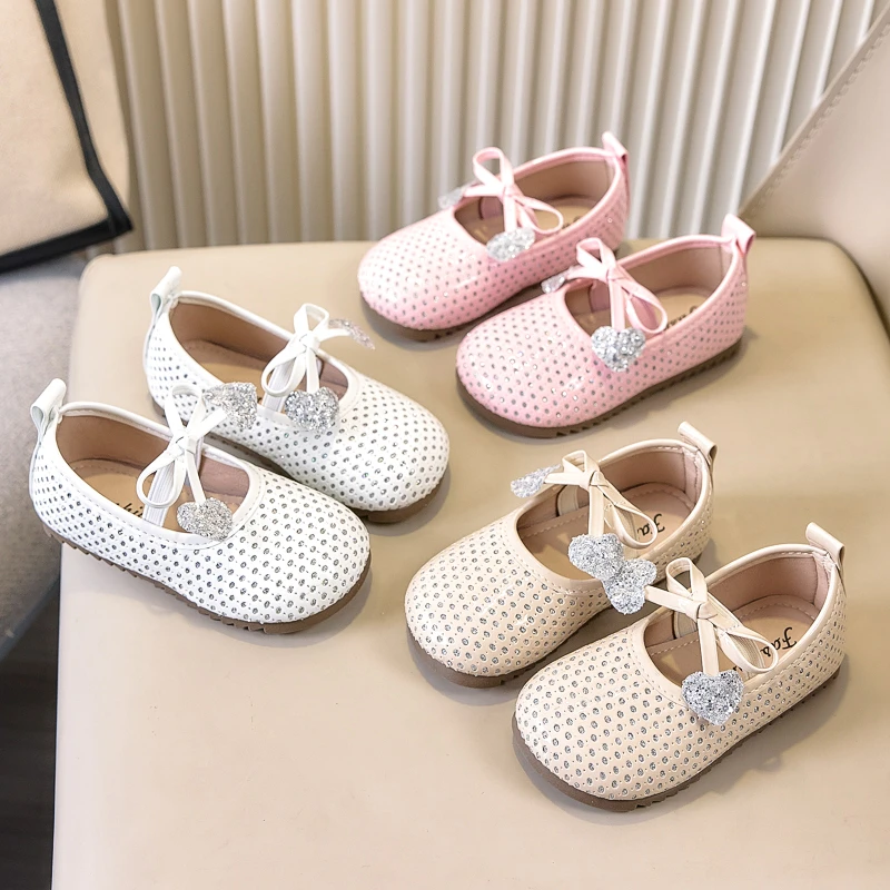 Girls Mary Jane Shoes Kids Heart Flats Dress Shoes with Bow-knot Fashion Children Princess Leather Shoes for Party Wedding
Girls Mary Jane Shoes Kids Heart Flats Dress Shoes with Bow-knot Fashion Children Princess Leather Shoes for Party Wedding