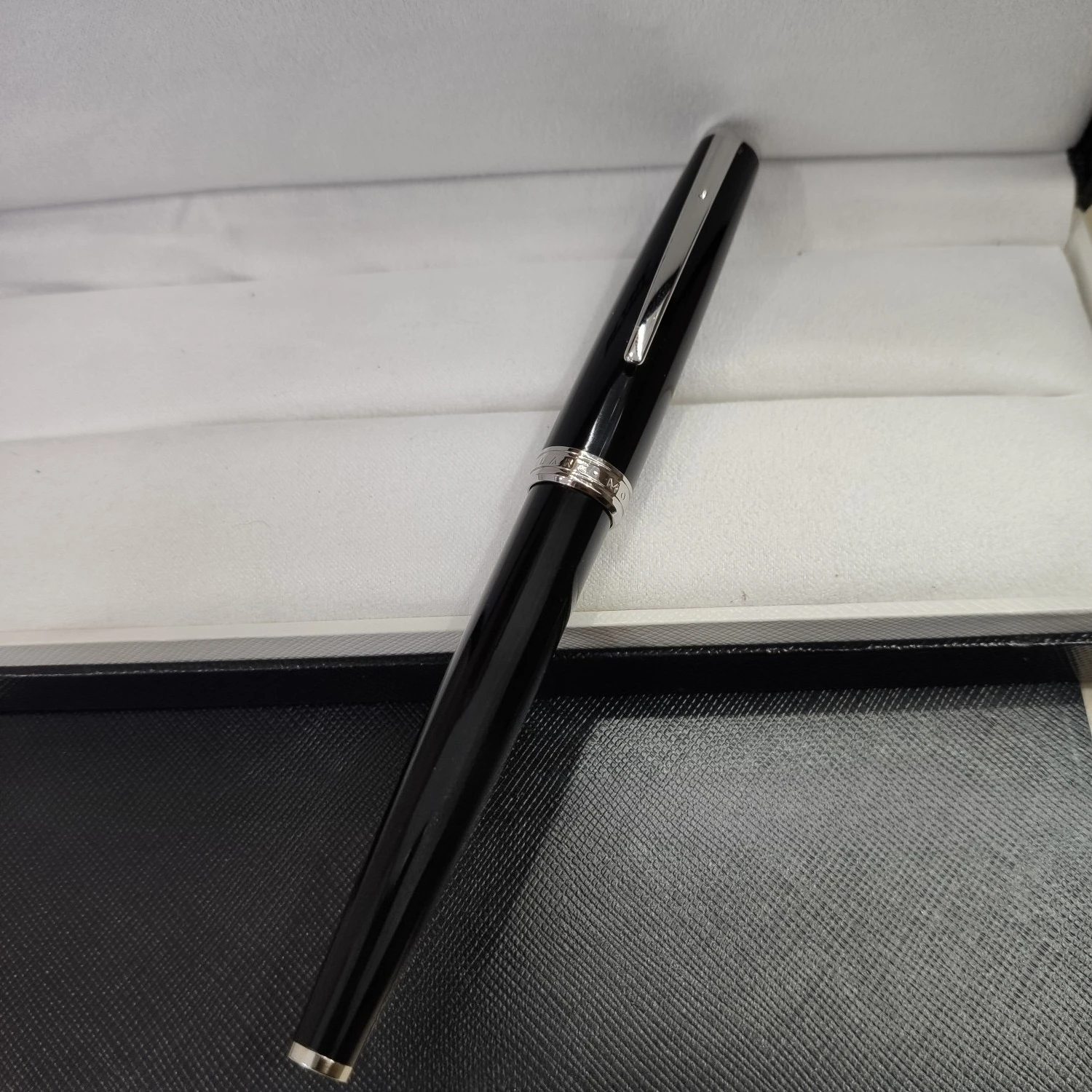 Роскошная круизная серия 925, шариковая ручка из смолы MB Pix, роскошная авторучка-роллер для подарков для письма 
Роскошная круизная серия 925, шариковая ручка из смолы MB Pix, роскошная авторучка-роллер для подарков для письма