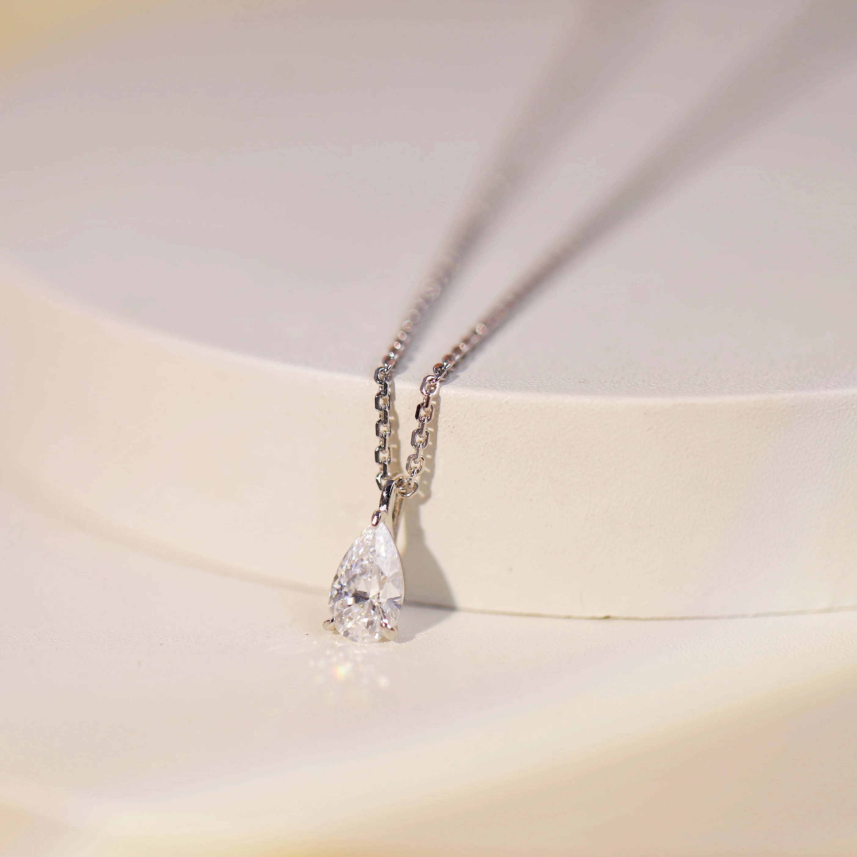 Minimalist Teardrop Zirconia Pendant with Adjustable Chain Simple Elegance-Premium Quality.Flawless Details.Zero Cheap Feel
Minimalist Teardrop Zirconia Pendant with Adjustable Chain Simple Elegance-Premium Quality.Flawless Details.Zero Cheap Feel