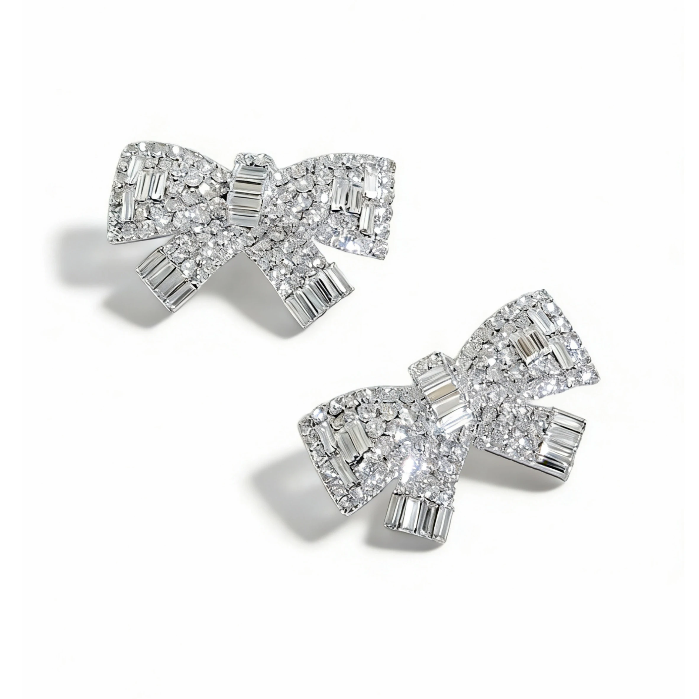 Fashion Brand Full Diamond Bow Earrings Ear Clip Woman Europe America Designer Party Jewelry
Fashion Brand Full Diamond Bow Earrings Ear Clip Woman Europe America Designer Party Jewelry