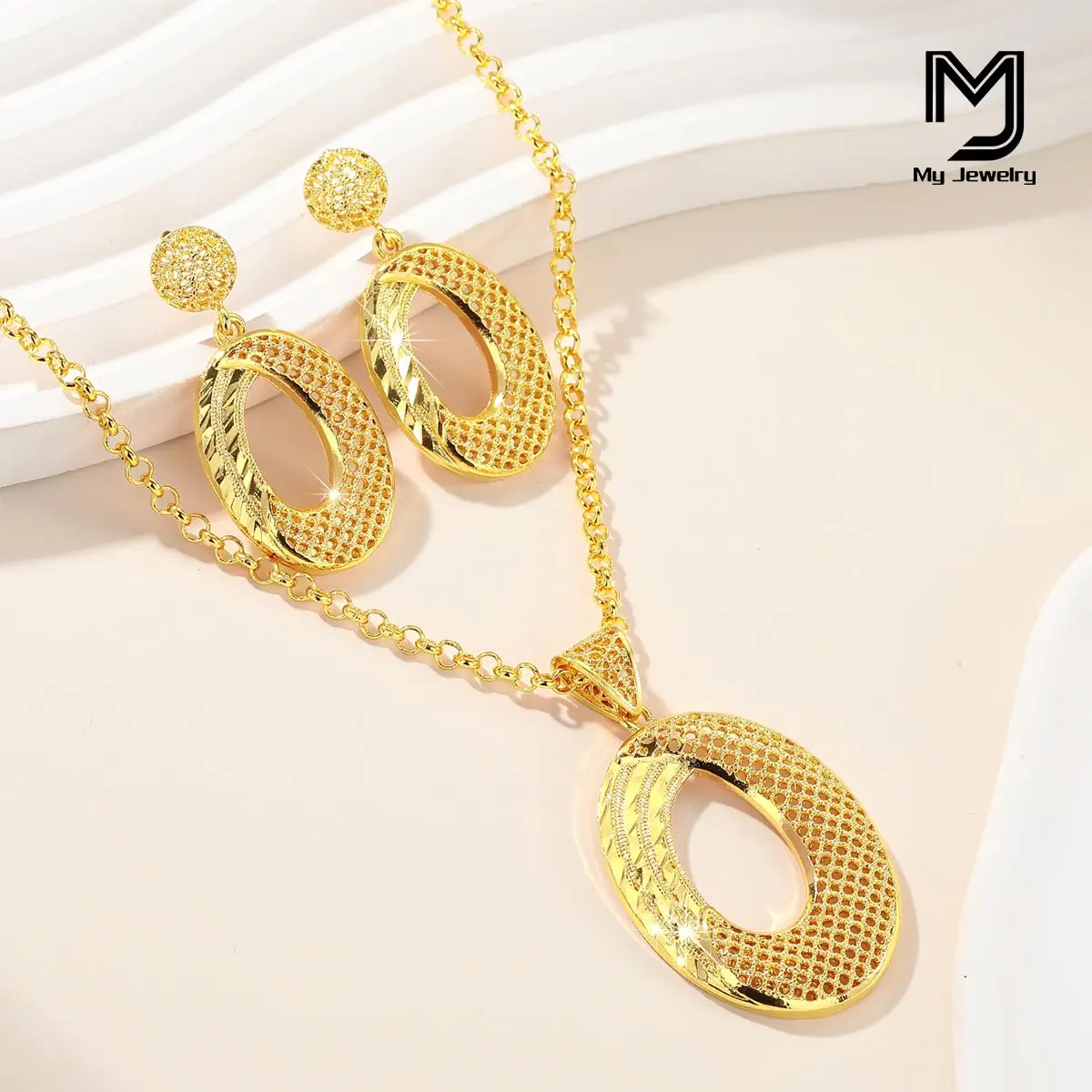 Middle Eastern Fashion Ladies Elegant Cut Out Necklace Dubai Gold Plated Earrings Jewelry Set Daily Casual Holiday Gift
Middle Eastern Fashion Ladies Elegant Cut Out Necklace Dubai Gold Plated Earrings Jewelry Set Daily Casual Holiday Gift