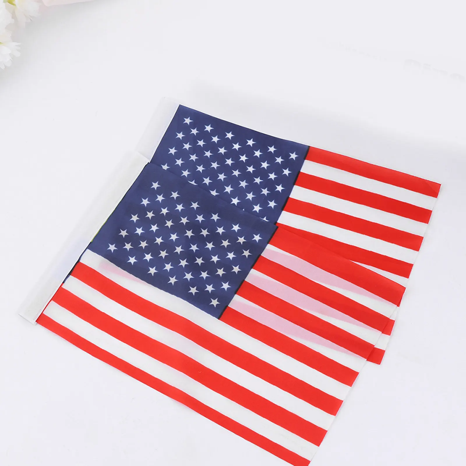 2Pcs 21x14cm Us Flag Desktop Banner Polyester Mini Flag with Gold Base Double-Stitched Uv Fade Resistant for Office Desk Decor
2Pcs 21x14cm Us Flag Desktop Banner Polyester Mini Flag with Gold Base Double-Stitched Uv Fade Resistant for Office Desk Decor