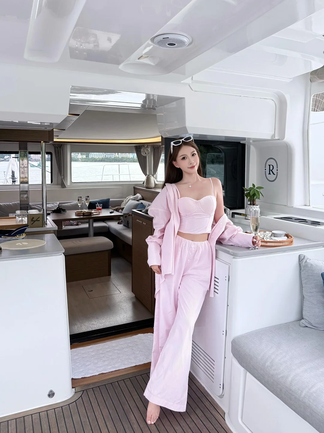 Fashionable Pink Long Sleeve Shirt Women's Casual High Waist Pants Set Spring Commute Style Sun Protection Loose Fit Ensemble
Fashionable Pink Long Sleeve Shirt Women's Casual High Waist Pants Set Spring Commute Style Sun Protection Loose Fit Ensemble