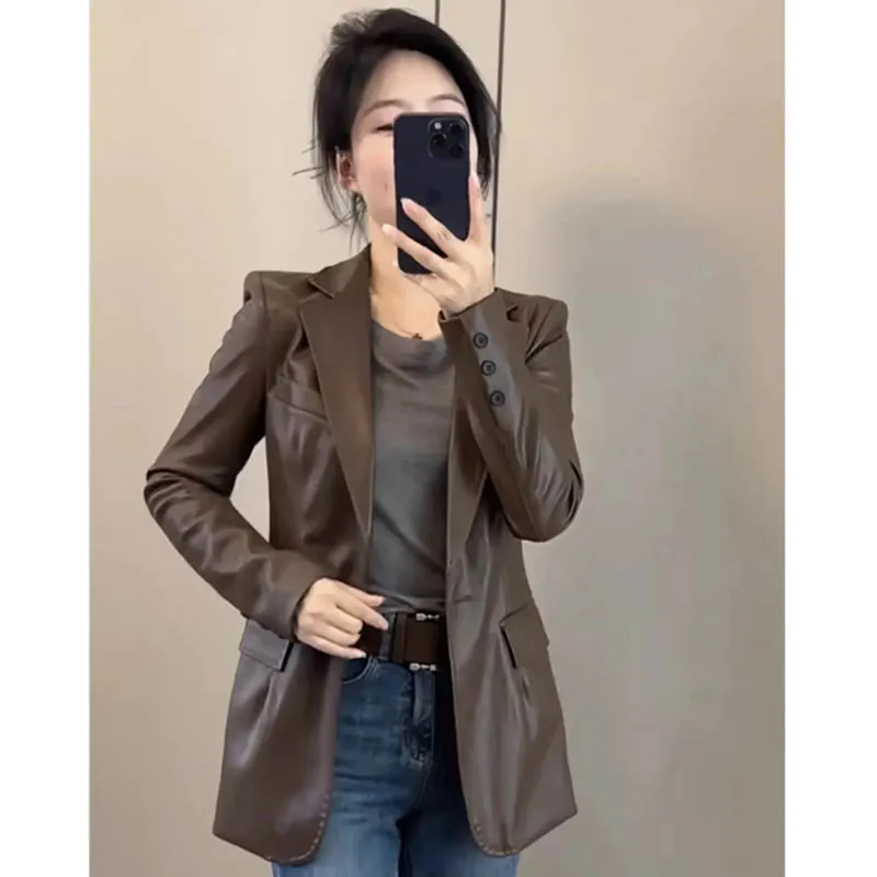 High-Grade Ladies Fashion Solid Color Coat Spring Explosions Temperament Leather Suit V-Neck Simple And Comfortable Casual Coat
High-Grade Ladies Fashion Solid Color Coat Spring Explosions Temperament Leather Suit V-Neck Simple And Comfortable Casual Coat