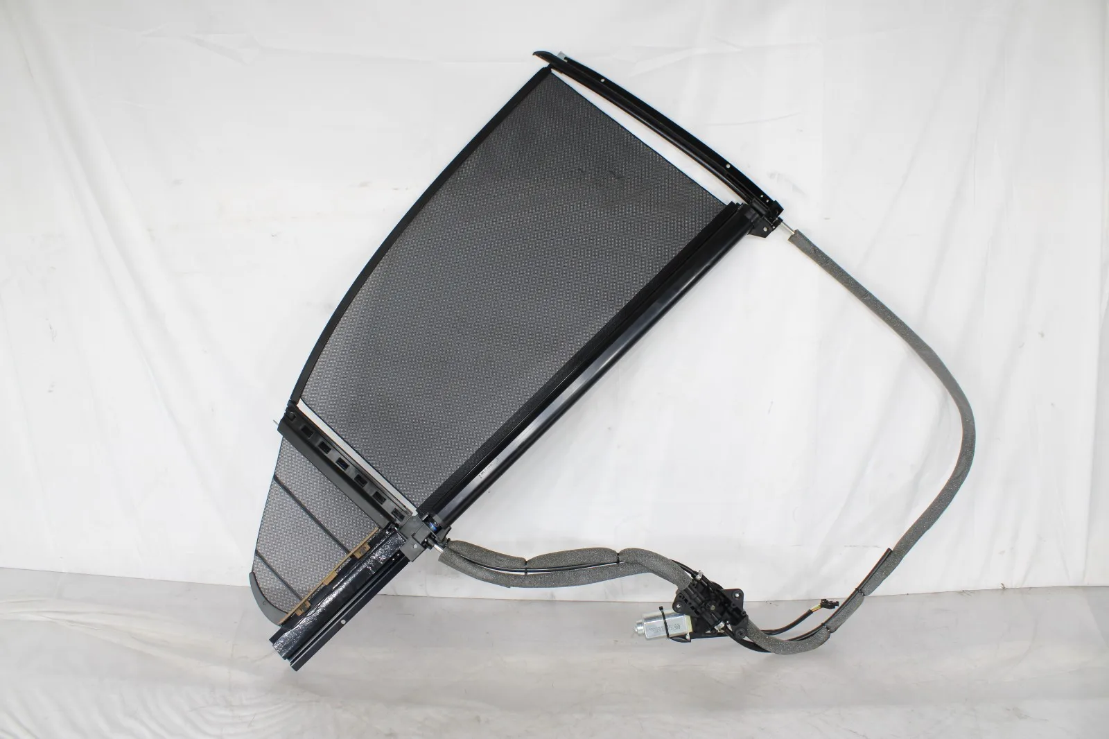 Солнцезащитный козырек для задней правой двери Mercedes W221 S600 S400 S550 (2007-2013)
Солнцезащитный козырек для задней правой двери Mercedes W221 S600 S400 S550 (2007-2013)